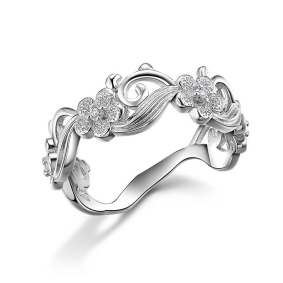 Jewelry - ❤️Beautiful Floral Sterling Silver Ring❤️